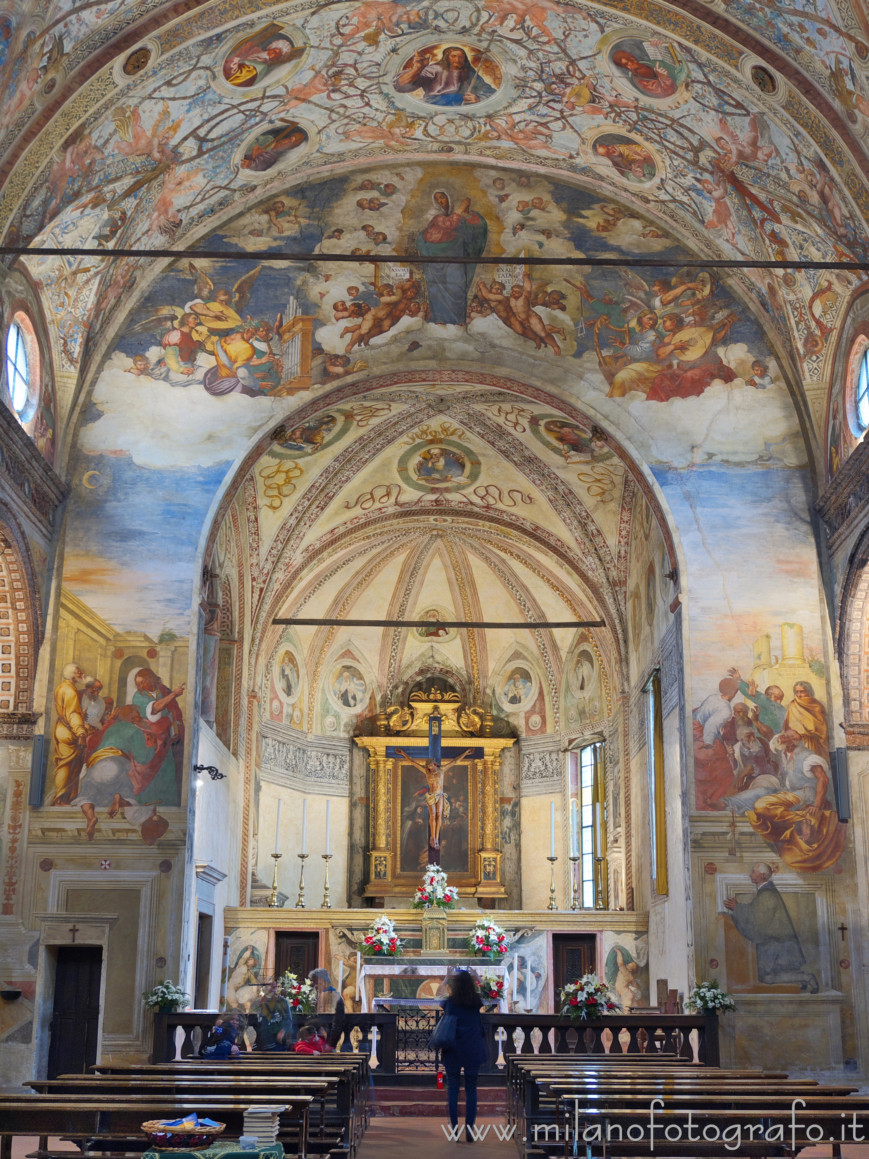 Soncino (Cremona, Italy) - Presbytery and great arch in the Church of Santa Maria delle Grazie